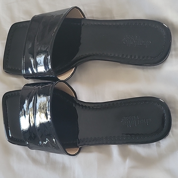Black patent leather square toed flats, EUC🎉🎊 - Picture 2 of 7